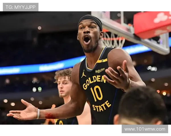 [NBA]巴特勒吊传内线 波斯特转身双手扣篮.